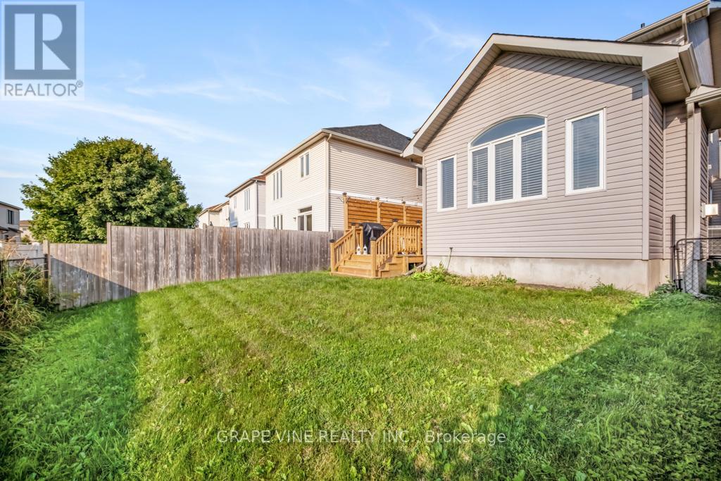 64 Hartsmere Drive, Ottawa, Ontario  K2S 2B7 - Photo 29 - X12024542