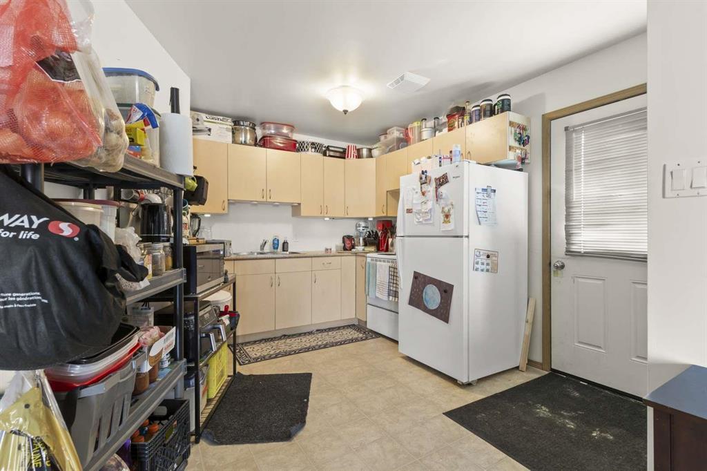 39 First Street, Steinbach, Manitoba  R5G 2B6 - Photo 3 - 202505001