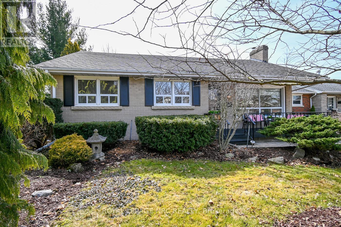 Property at 8 MACBETH BOULEVARD image 1
