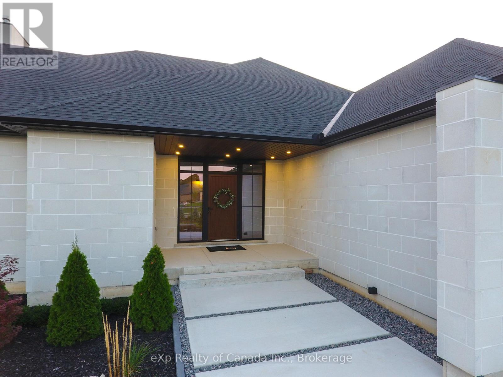 33 August Crescent, Norwich, Ontario  N0J 1R0 - Photo 3 - X12024452