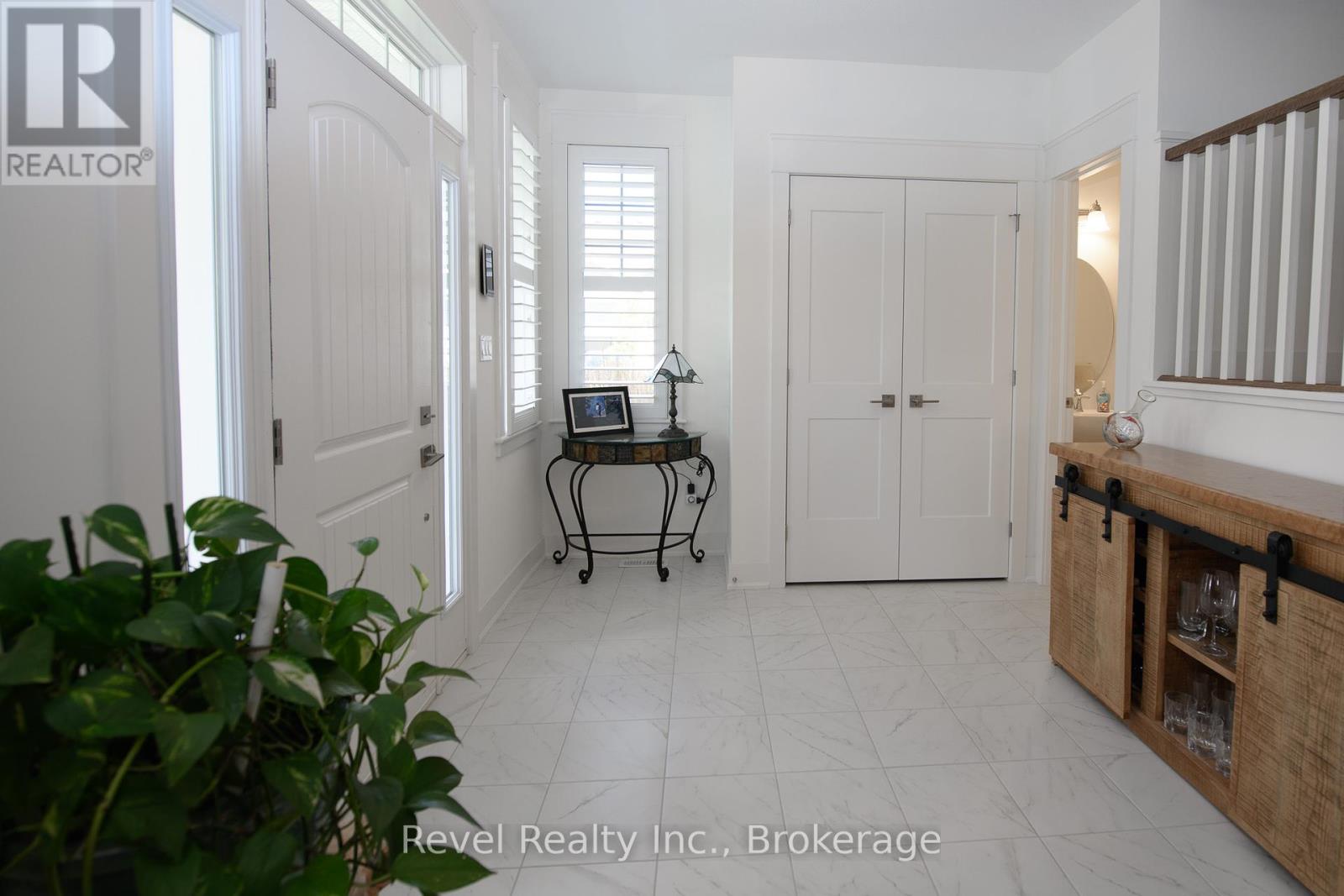 252 Ironwood Way, Georgian Bluffs, Ontario  N0H 1S0 - Photo 3 - X12024510