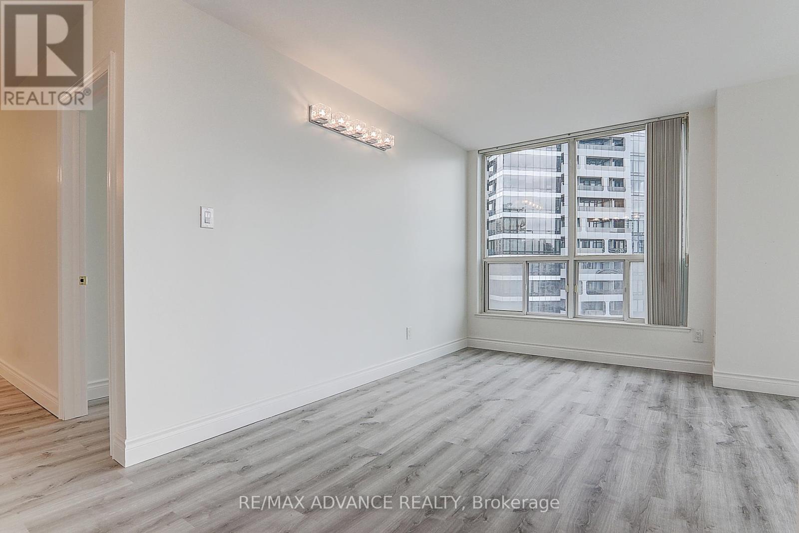 1611 - 24 Wellesley Street W, Toronto, Ontario  M4Y 2X6 - Photo 6 - C12024521