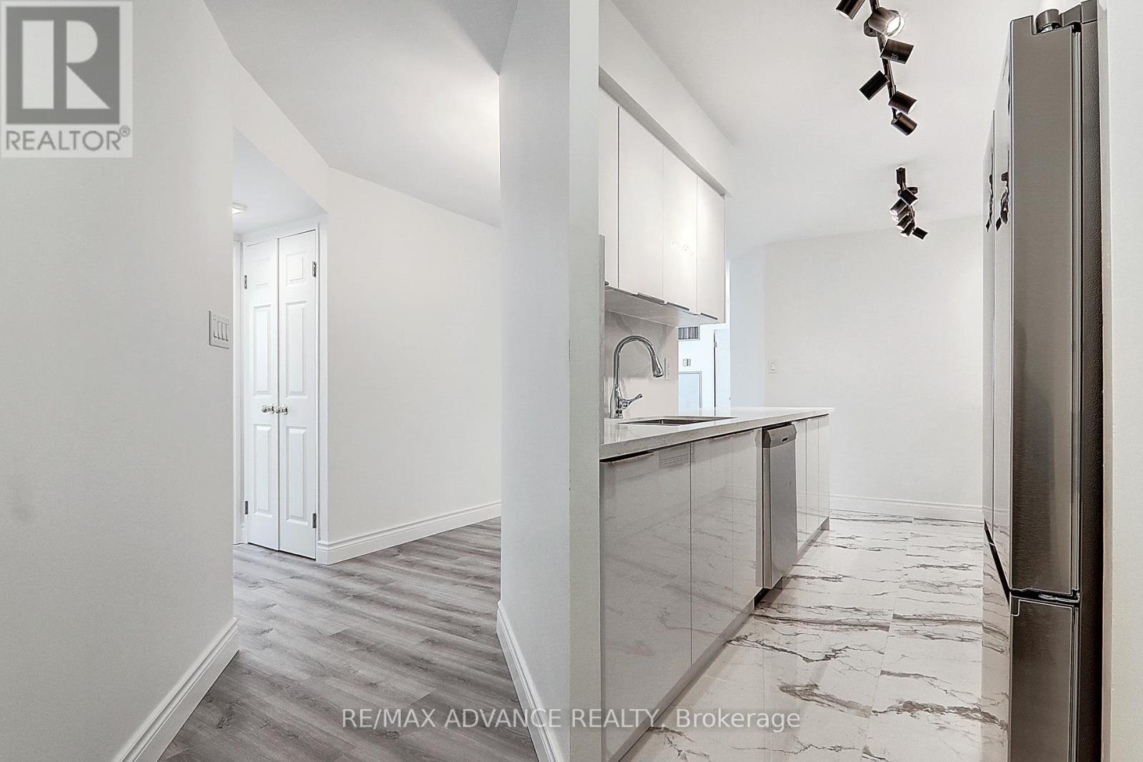 1611 - 24 Wellesley Street W, Toronto, Ontario  M4Y 2X6 - Photo 8 - C12024521