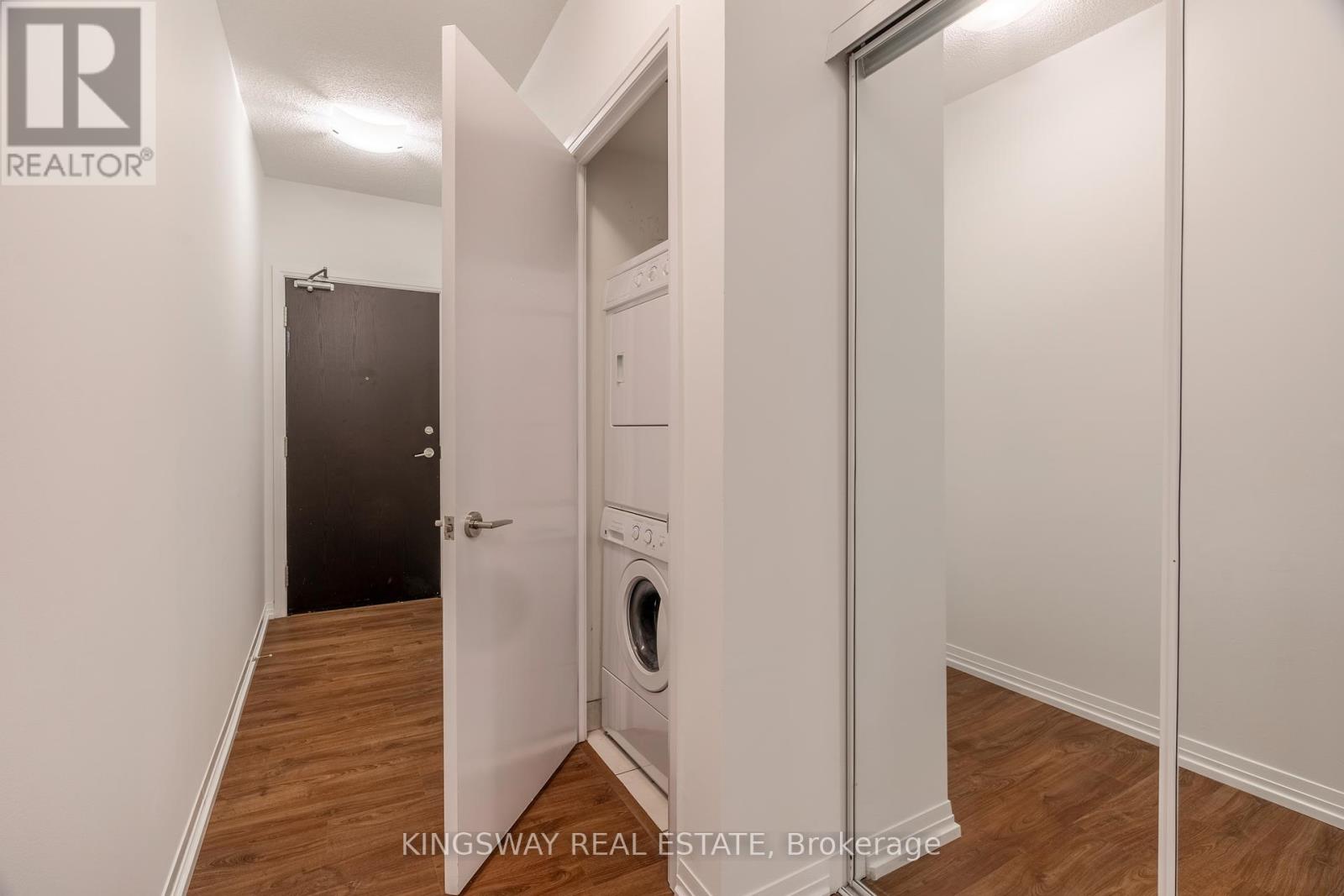 1709 - 25 Cole Street, Toronto, Ontario  M5A 4M3 - Photo 3 - C12024572