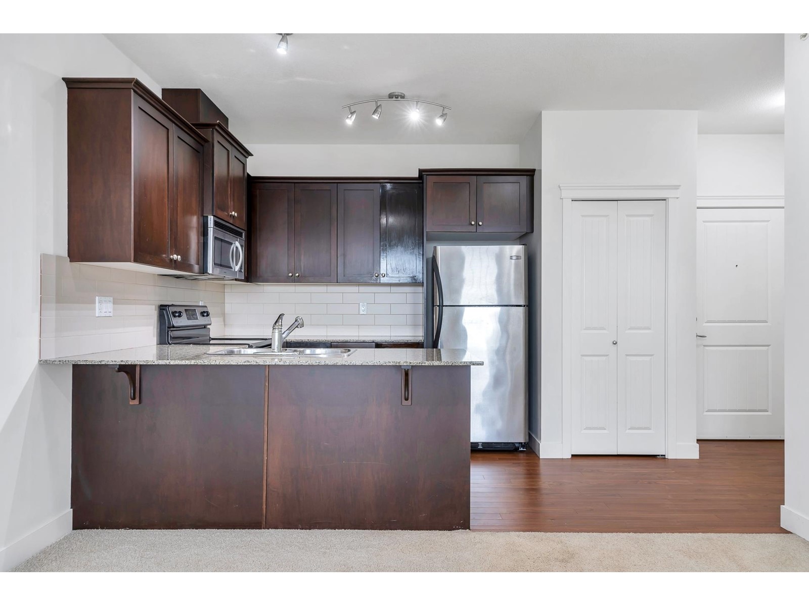 409 17712 57a Avenue, Surrey, British Columbia  V3S 1J1 - Photo 7 - R2978295