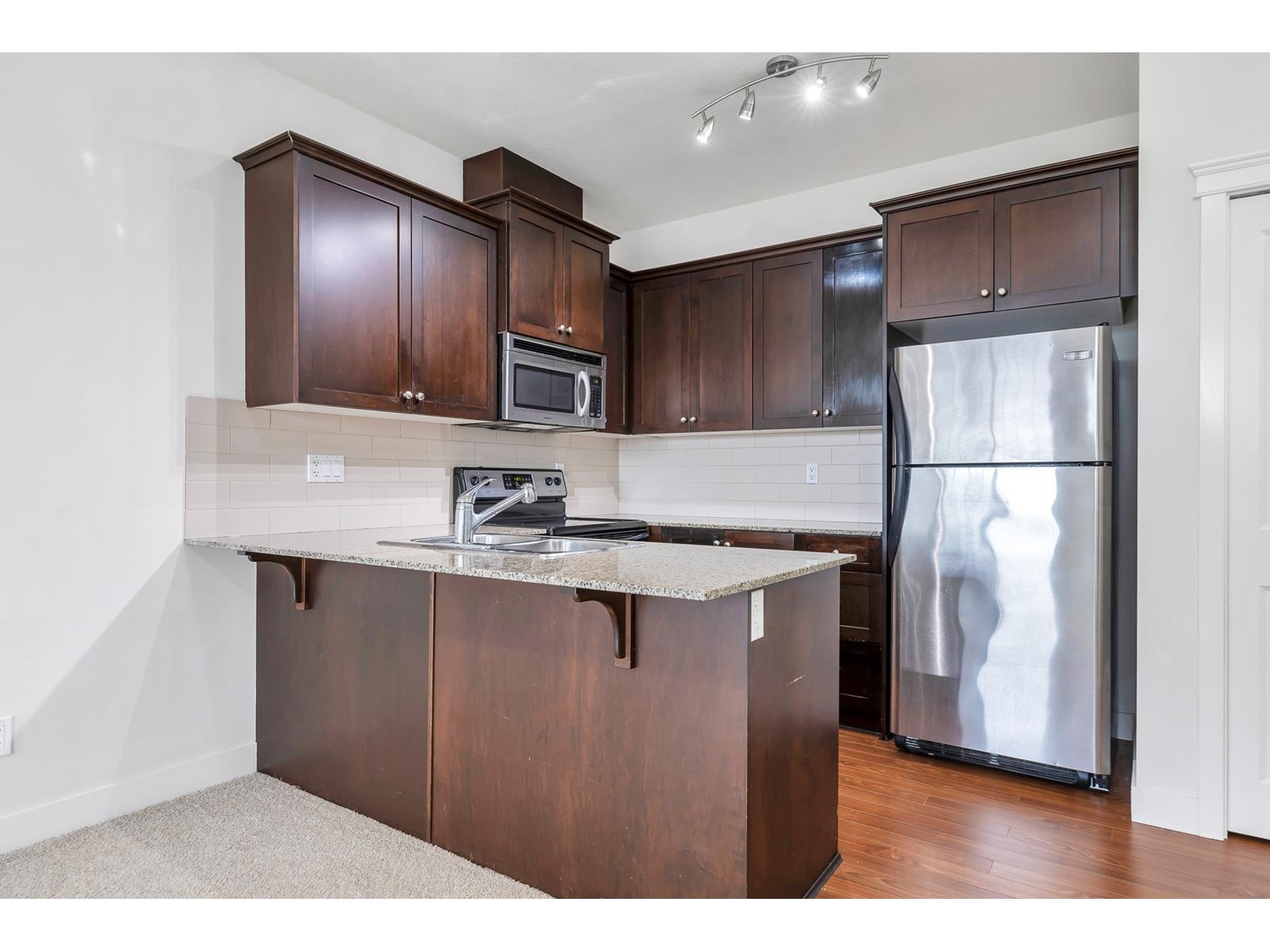 409 17712 57a Avenue, Surrey, British Columbia  V3S 1J1 - Photo 6 - R2978295