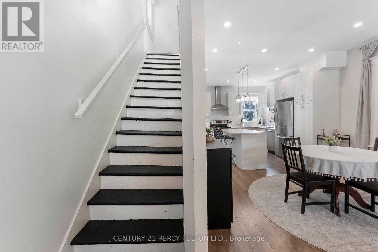 732 Cannon Street, Hamilton, Ontario  L8L 2G9 - Photo 5 - X12024446