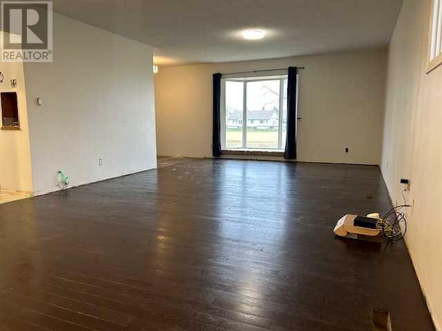Property at 24 9 Avenue W image 5