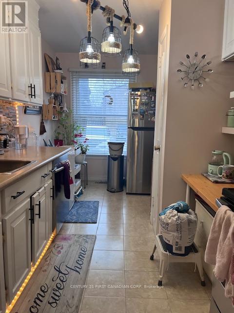 Property at 646 WONDERLAND ROAD image 5