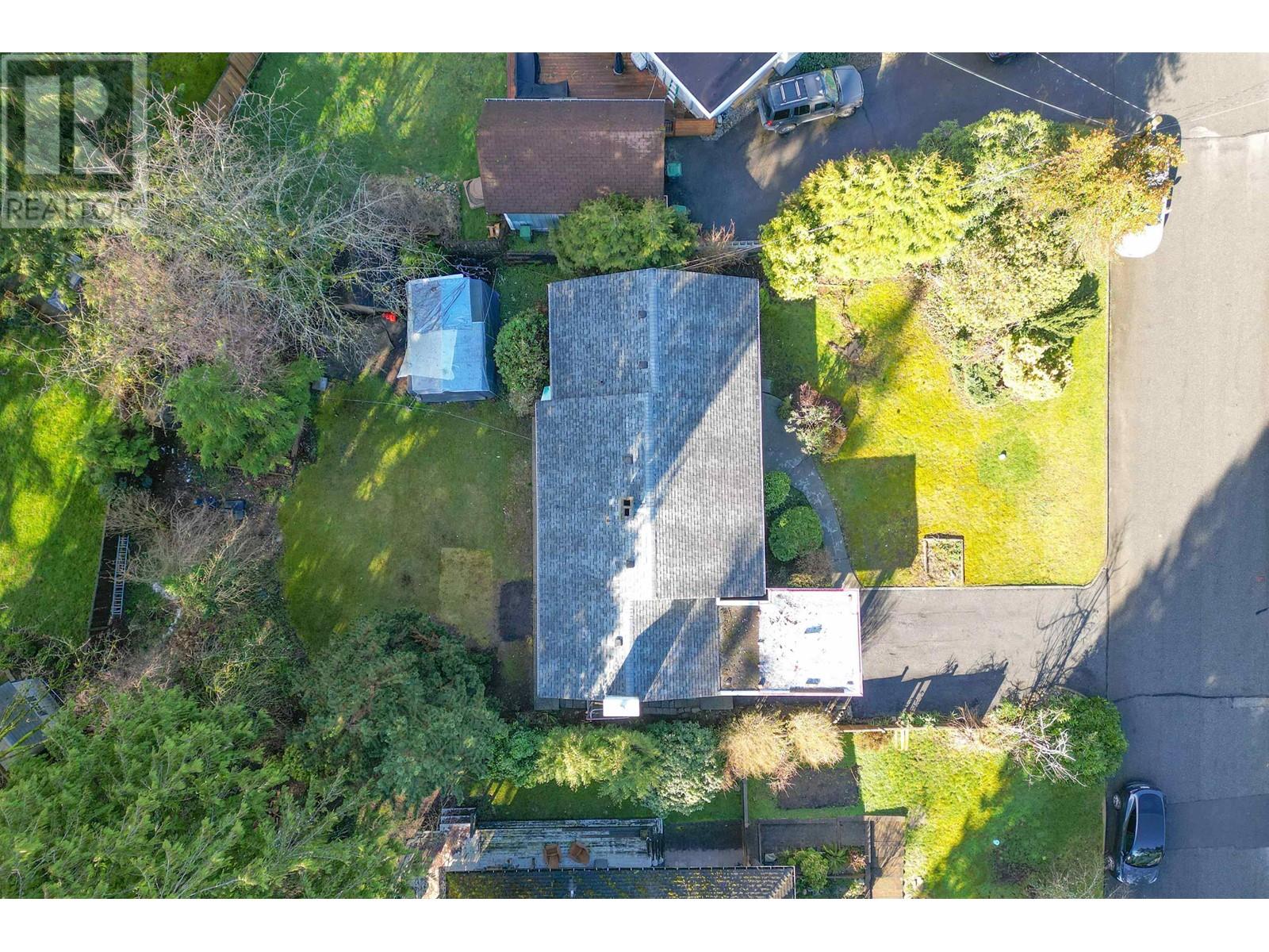 1950 Alderlynn Drive, North Vancouver, British Columbia  V7J 2S9 - Photo 4 - R2978435