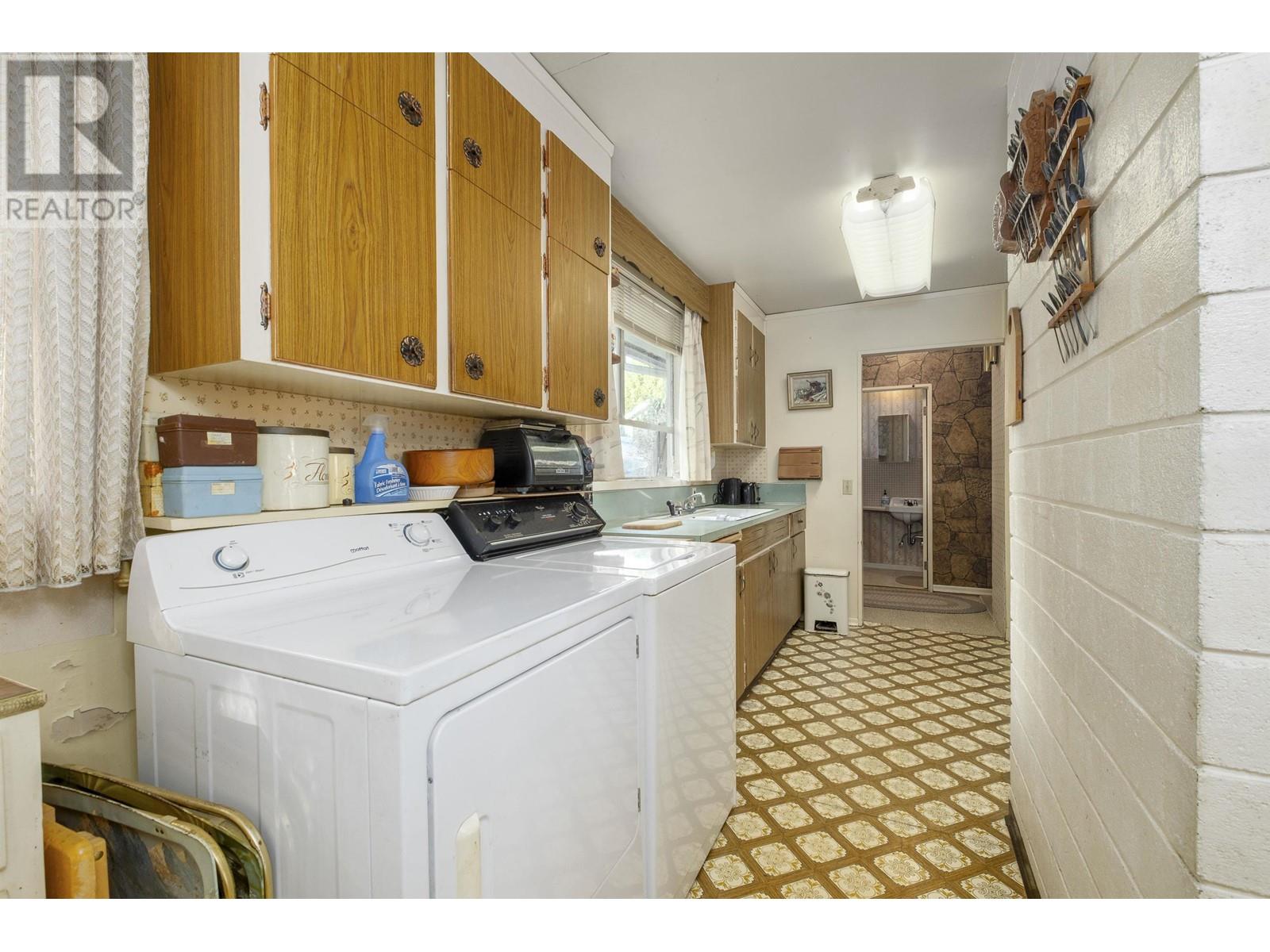 1950 Alderlynn Drive, North Vancouver, British Columbia  V7J 2S9 - Photo 10 - R2978435