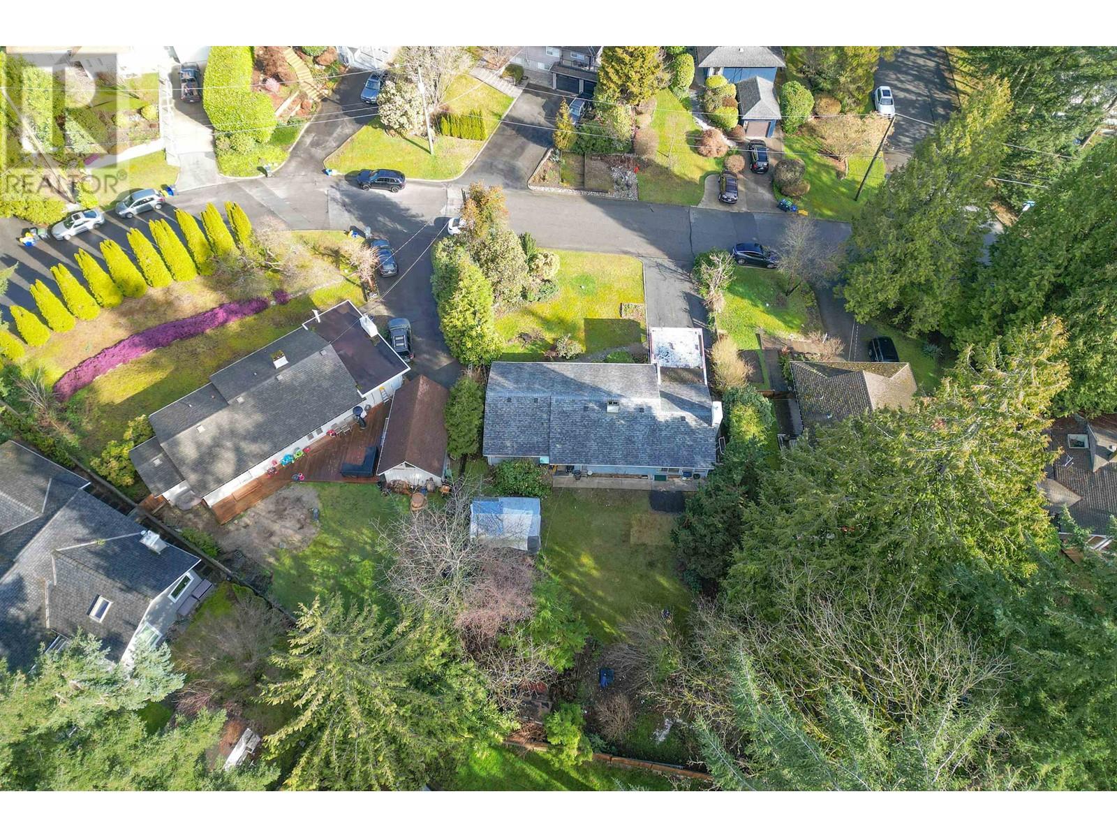 1950 Alderlynn Drive, North Vancouver, British Columbia  V7J 2S9 - Photo 3 - R2978435