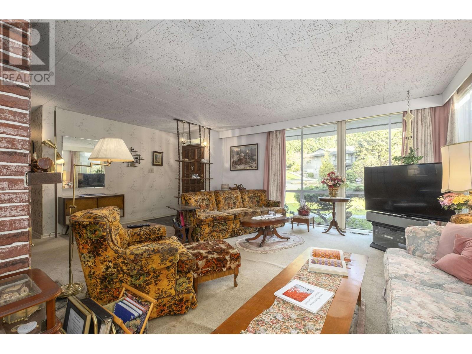 1950 Alderlynn Drive, North Vancouver, British Columbia  V7J 2S9 - Photo 7 - R2978435