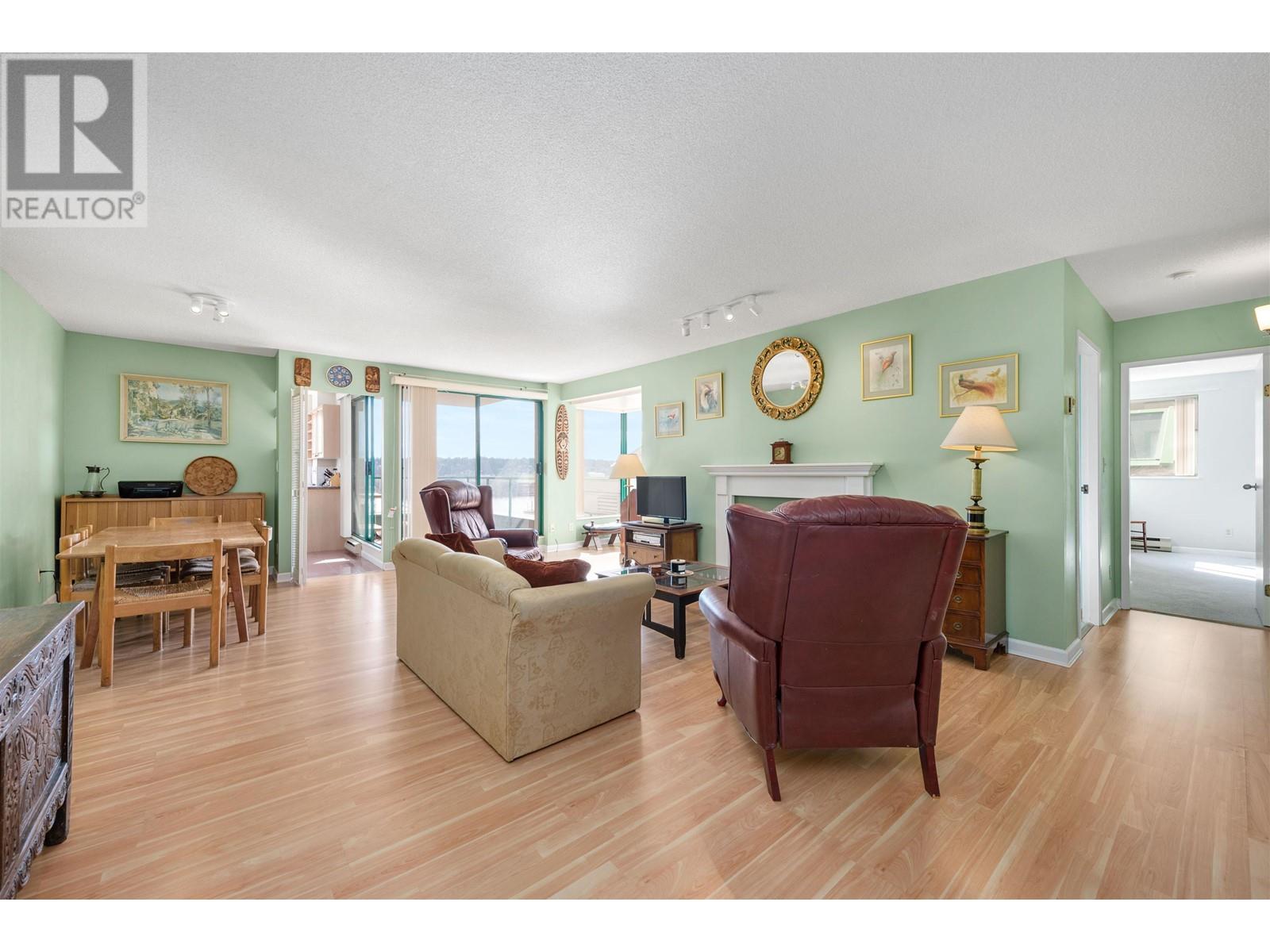 202 410 Carnarvon Street, New Westminster, British Columbia  V3L 5N9 - Photo 2 - R2978694