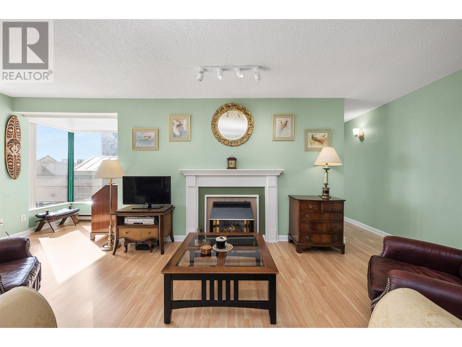 202 410 Carnarvon Street, New Westminster, British Columbia  V3L 5N9 - Photo 3 - R2978694
