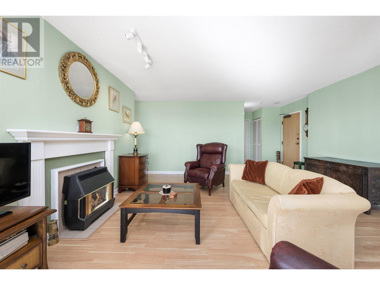 202 410 Carnarvon Street, New Westminster, British Columbia  V3L 5N9 - Photo 4 - R2978694