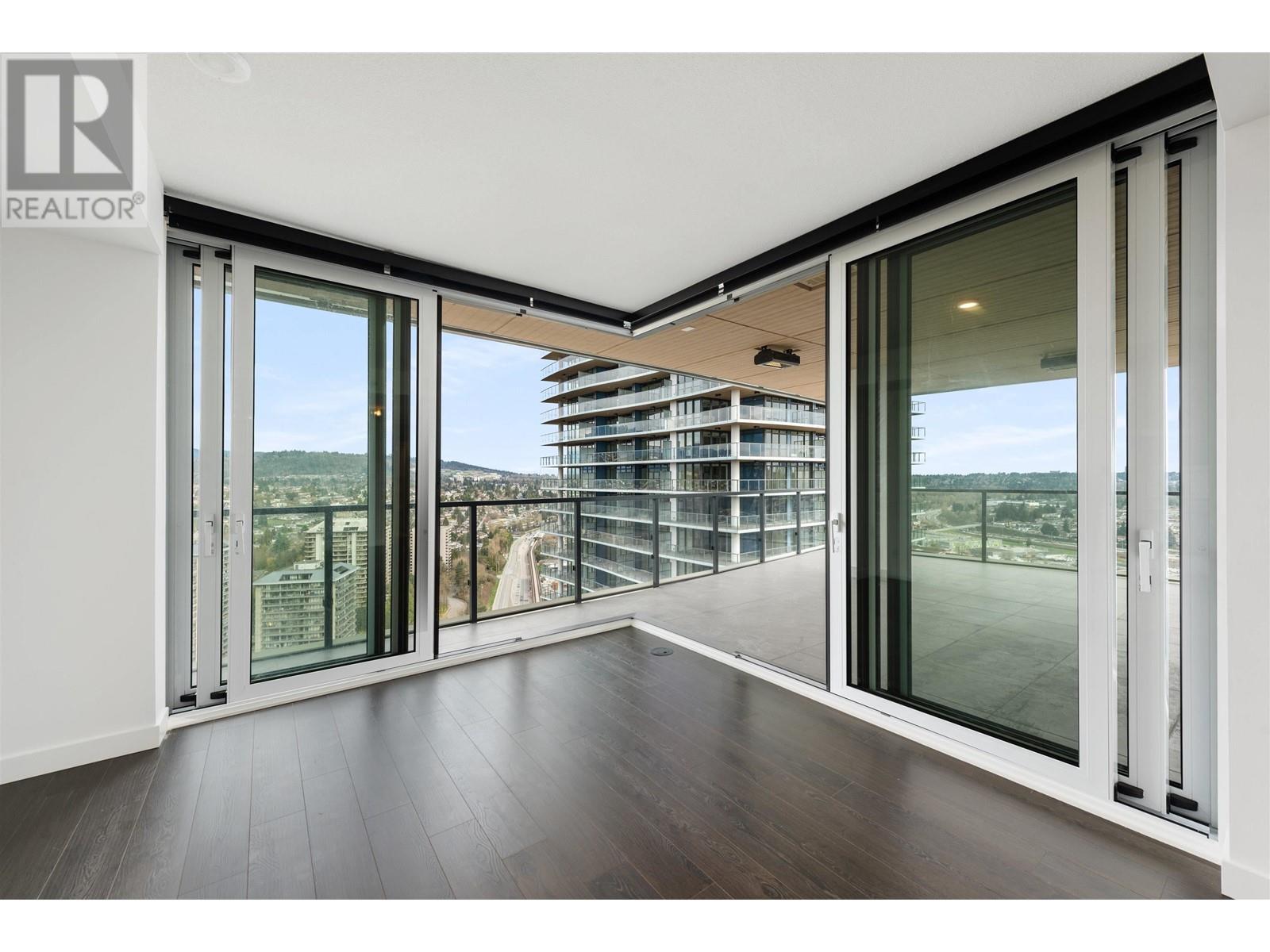 Listing Picture 6 of 12 : 2502 4890 LOUGHEED HIGHWAY, Burnaby / 本拿比 - 魯藝地產 Yvonne Lu Group - MLS Medallion Club Member