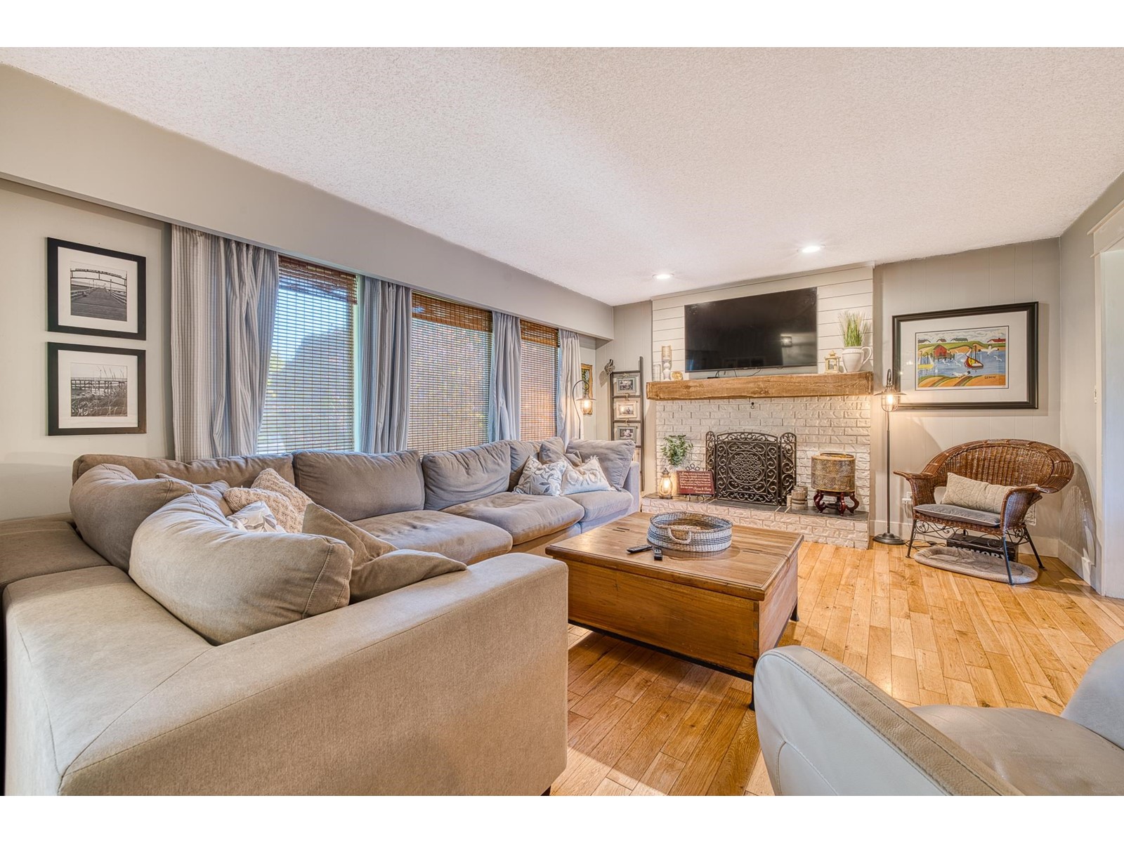 15461 Roper Avenue, White Rock, British Columbia  V4B 2G4 - Photo 4 - R2978789