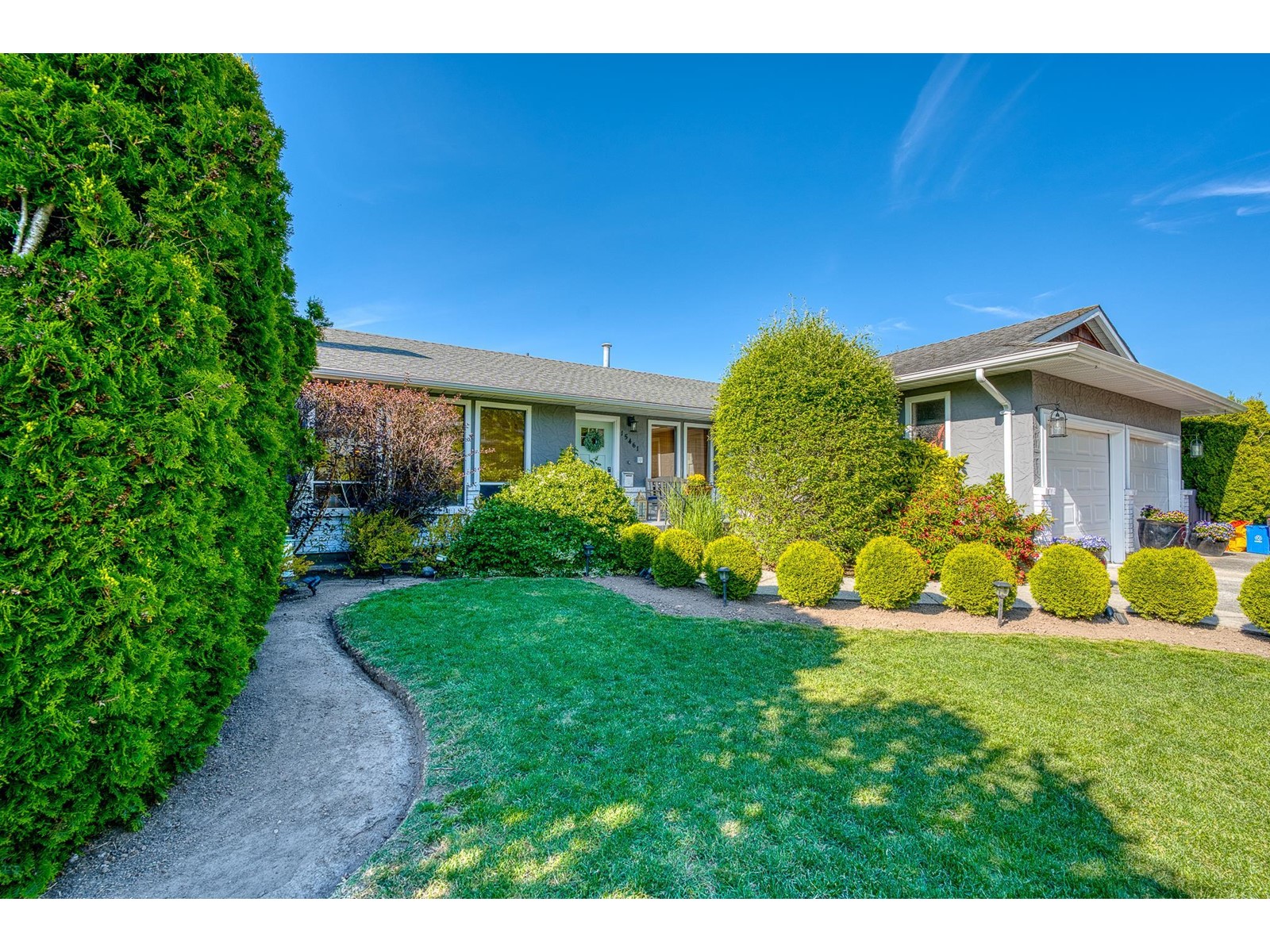 15461 Roper Avenue, White Rock, British Columbia  V4B 2G4 - Photo 1 - R2978789