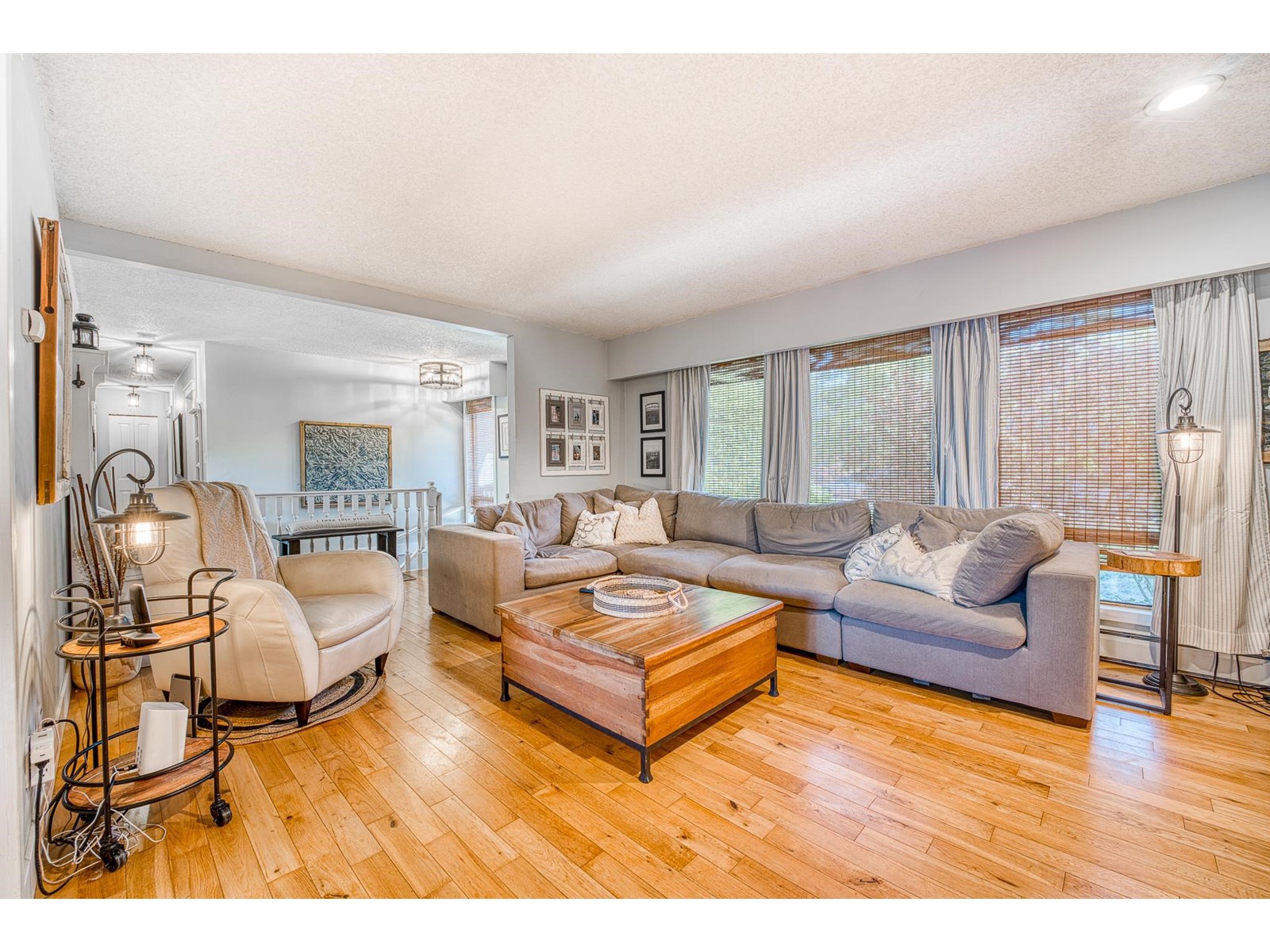 15461 Roper Avenue, White Rock, British Columbia  V4B 2G4 - Photo 5 - R2978789