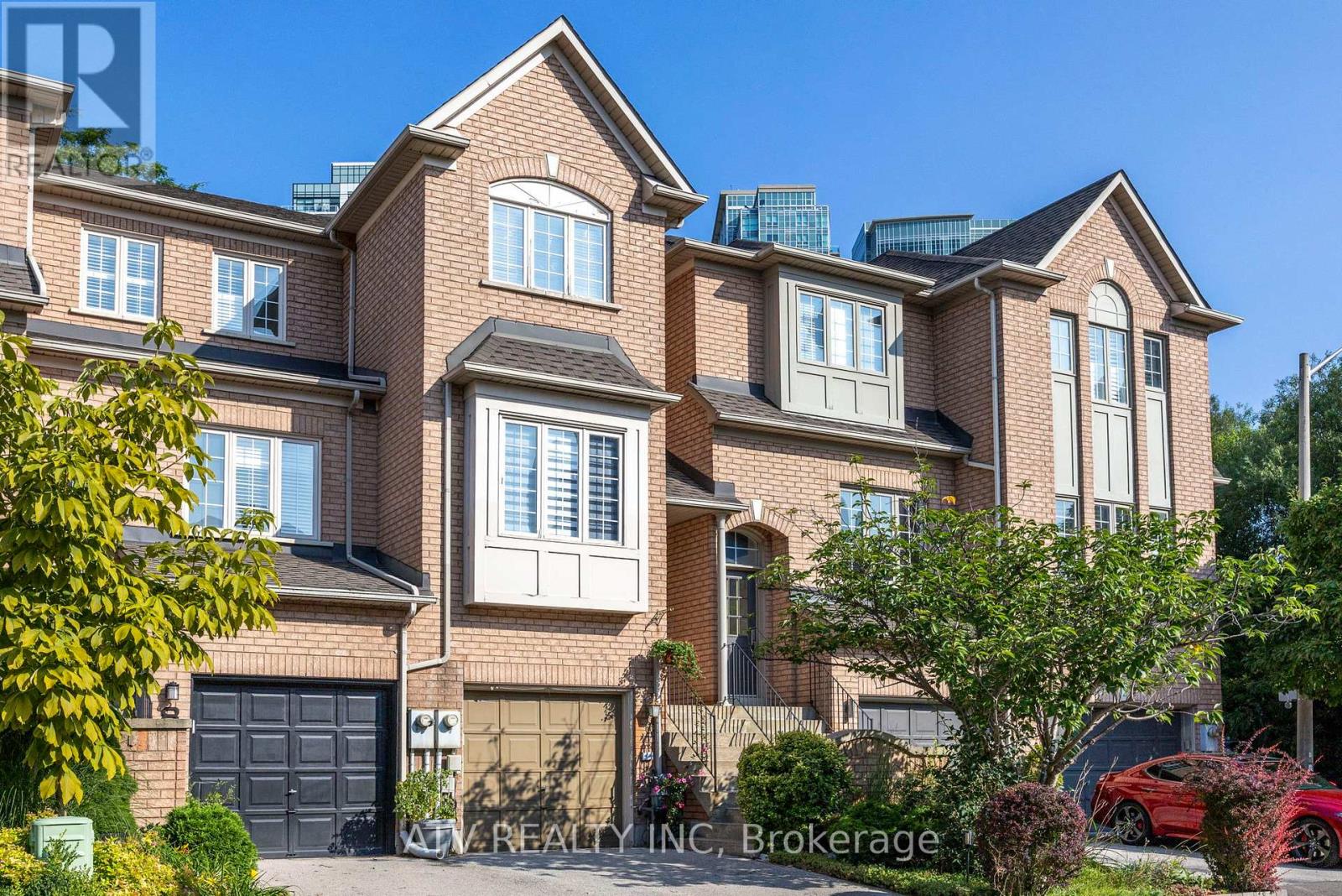 Property at 6 BLUEWATER COURT image 1