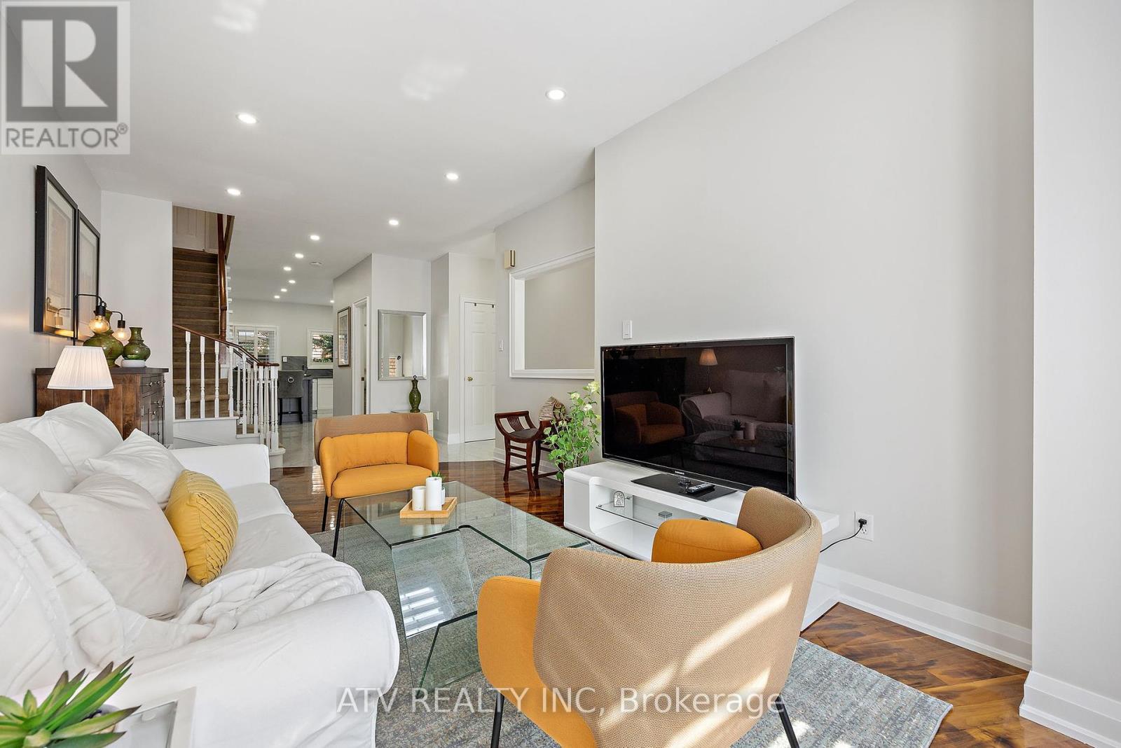 Property at 6 BLUEWATER COURT image 4