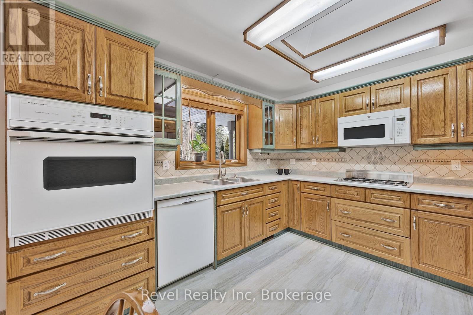 619 Pennorth Drive, Tiny, Ontario  L0L 2J0 - Photo 10 - S12024318