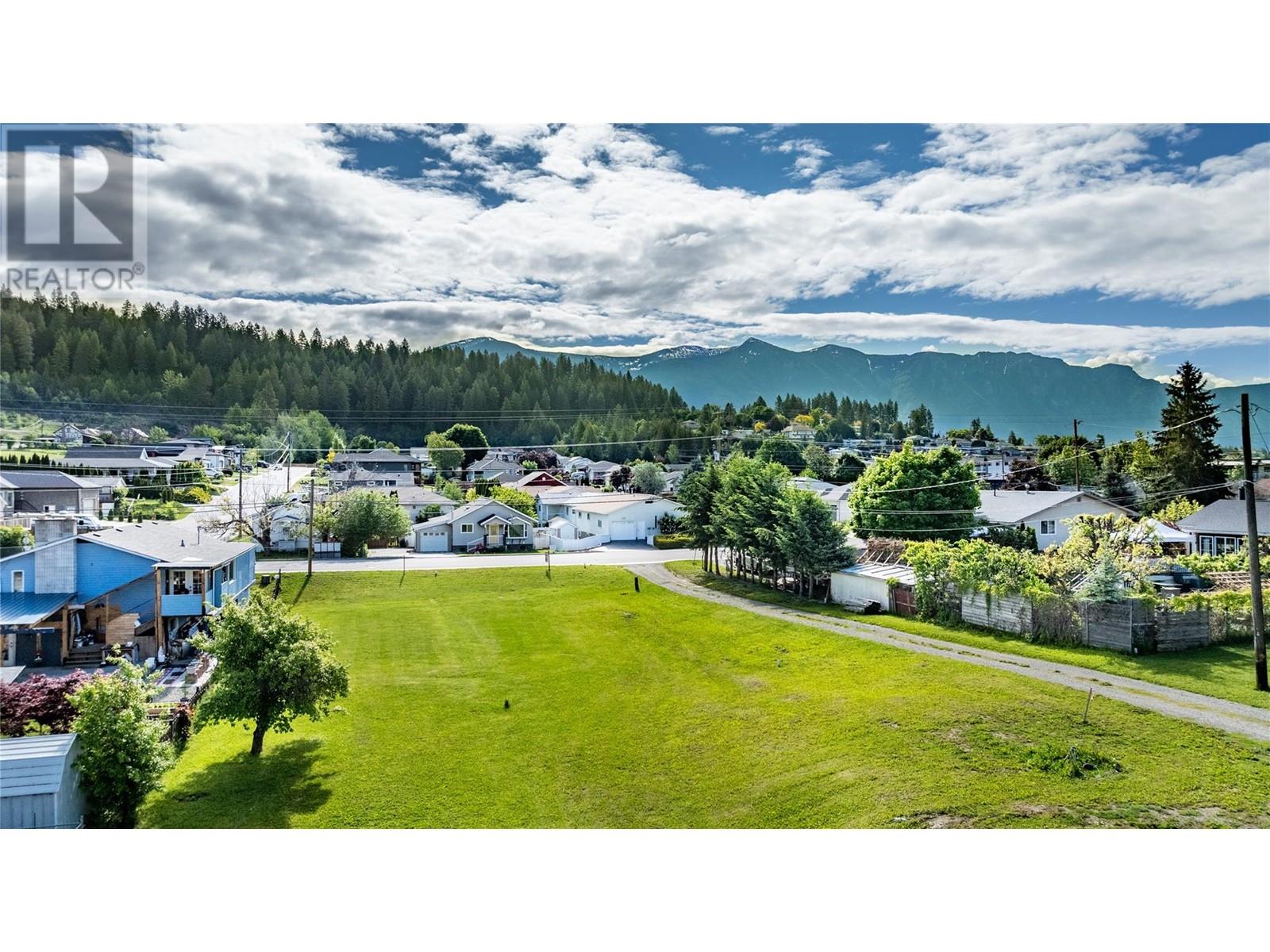 513 16th Avenue, Creston, British Columbia  V0b 1G5 - Photo 2 - 10339425