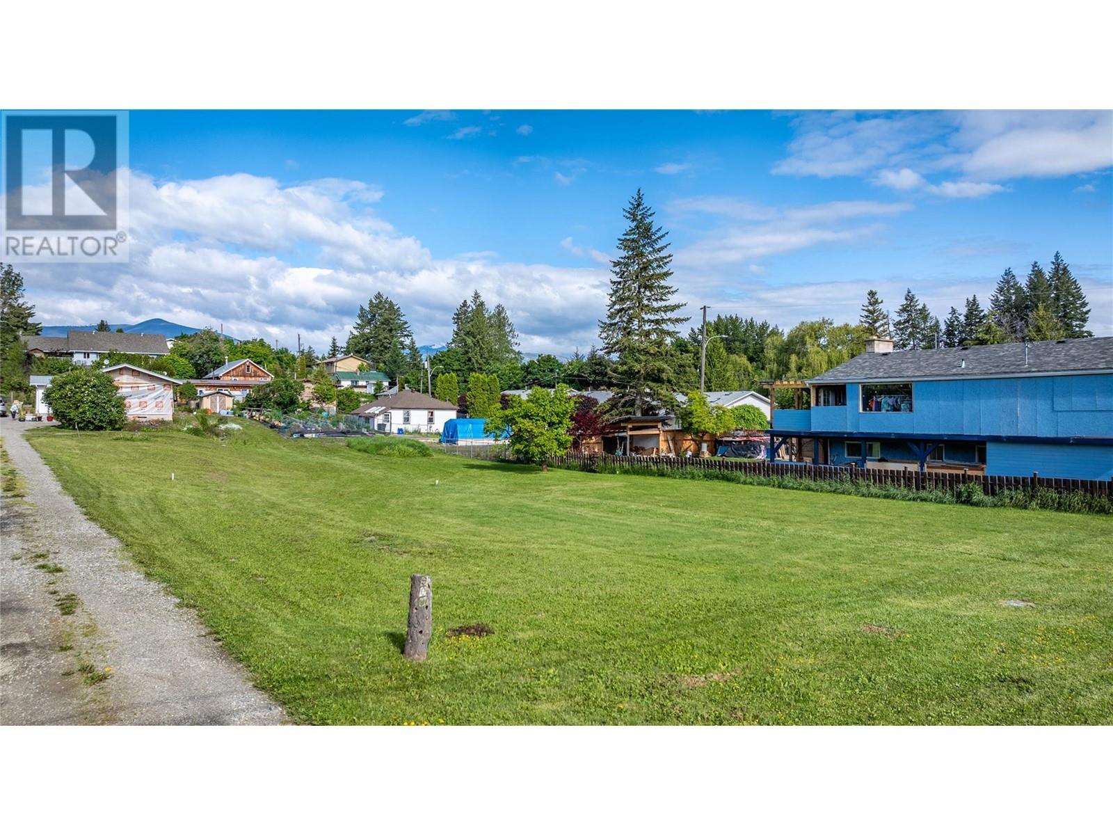 513 16th Avenue, Creston, British Columbia  V0b 1G5 - Photo 3 - 10339425
