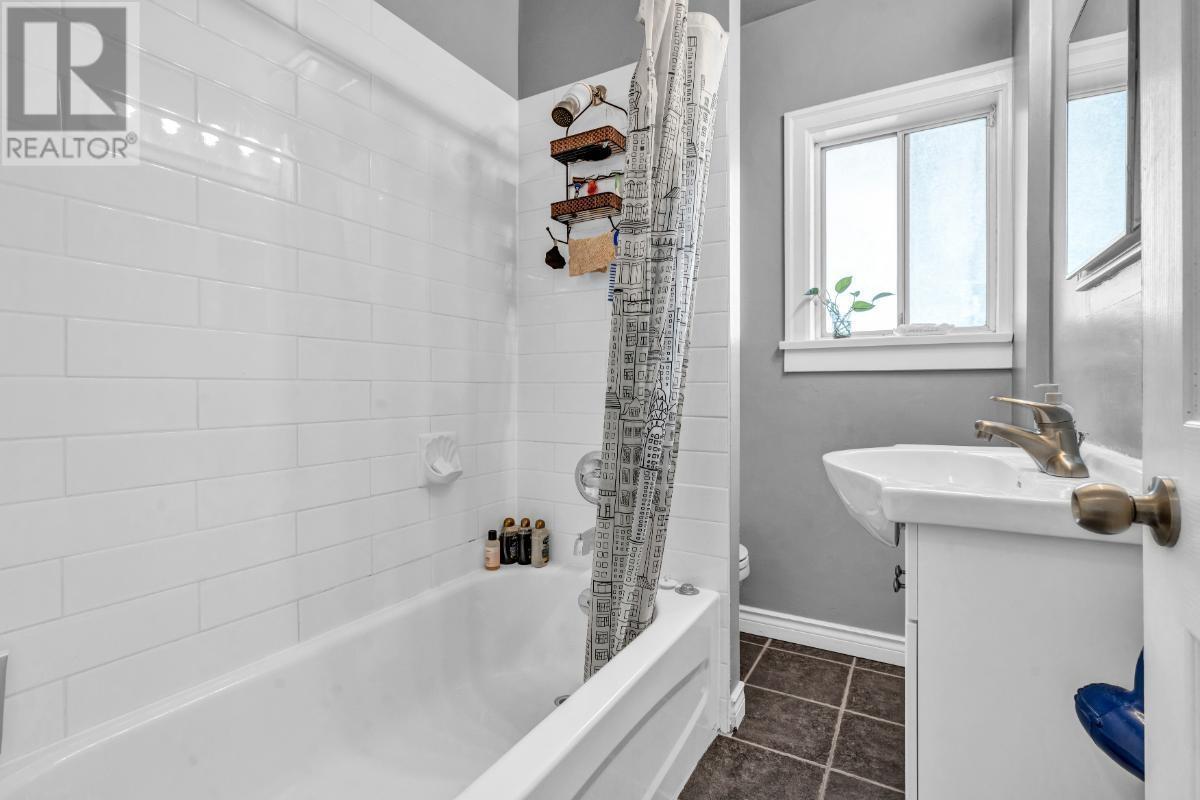 Listing Picture 7 of 34 : 2767 CHARLES STREET, Vancouver / 溫哥華 - 魯藝地產 Yvonne Lu Group - MLS Medallion Club Member