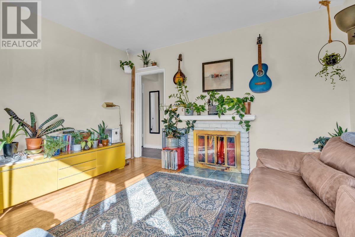 Listing Picture 4 of 34 : 2767 CHARLES STREET, Vancouver / 溫哥華 - 魯藝地產 Yvonne Lu Group - MLS Medallion Club Member