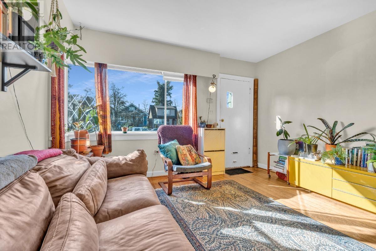 Listing Picture 5 of 34 : 2767 CHARLES STREET, Vancouver / 溫哥華 - 魯藝地產 Yvonne Lu Group - MLS Medallion Club Member
