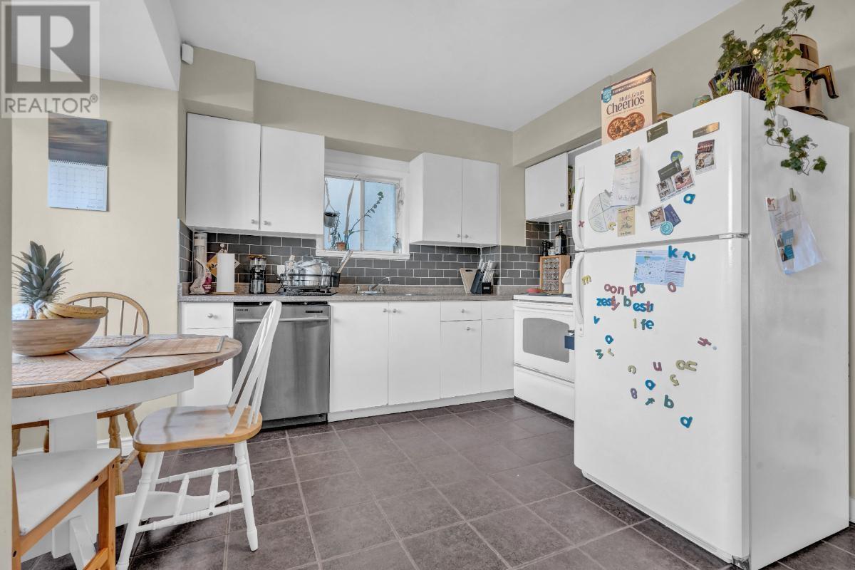 Listing Picture 12 of 34 : 2767 CHARLES STREET, Vancouver / 溫哥華 - 魯藝地產 Yvonne Lu Group - MLS Medallion Club Member