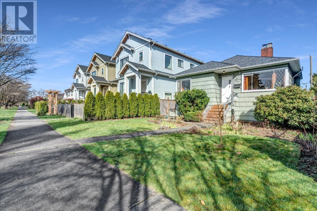 Listing Picture 22 of 34 : 2767 CHARLES STREET, Vancouver / 溫哥華 - 魯藝地產 Yvonne Lu Group - MLS Medallion Club Member