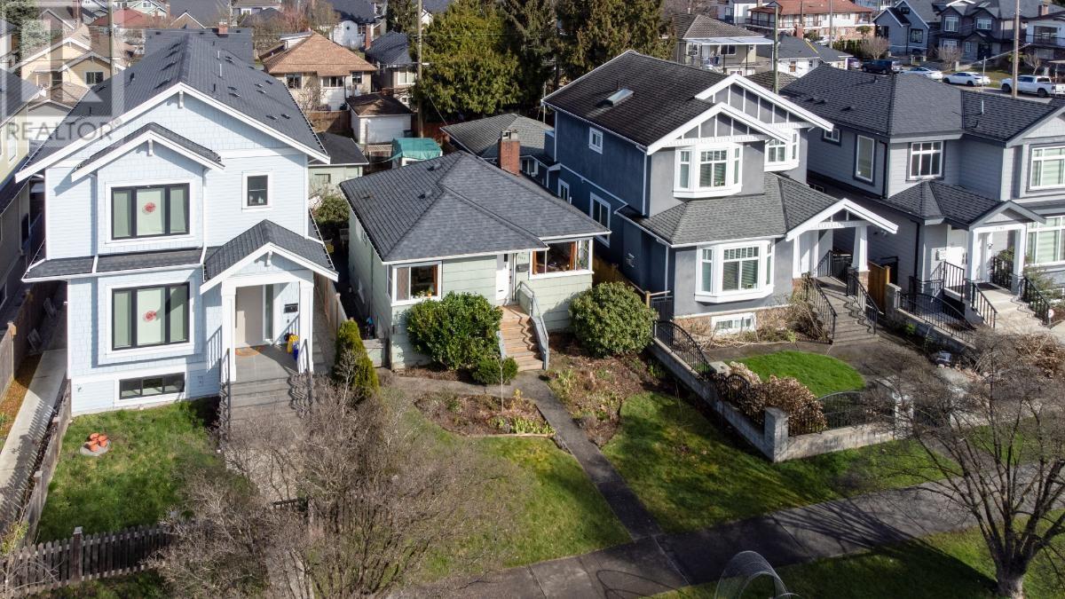 Listing Picture 31 of 34 : 2767 CHARLES STREET, Vancouver / 溫哥華 - 魯藝地產 Yvonne Lu Group - MLS Medallion Club Member