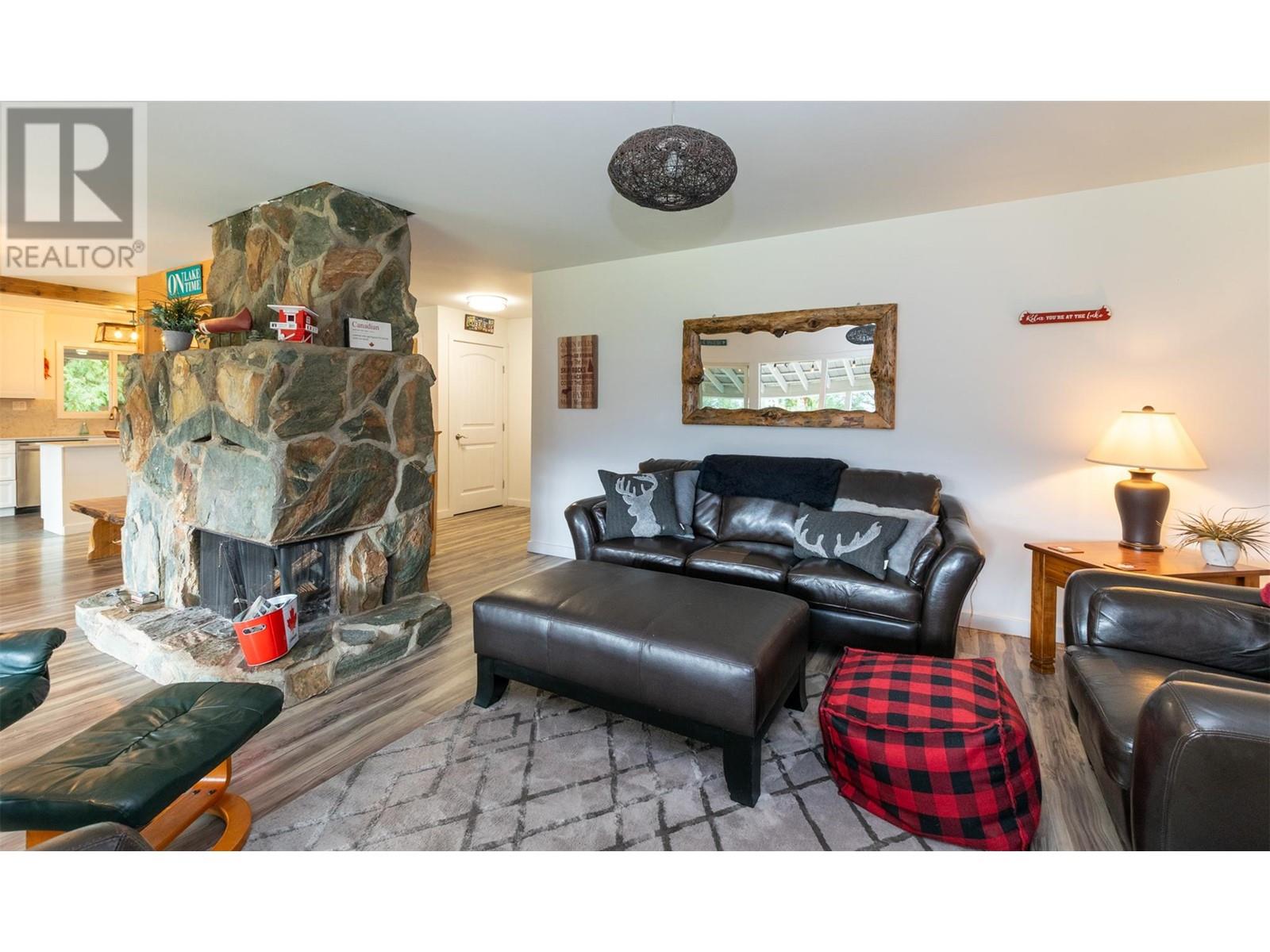7796 Columbia Drive, Anglemont, British Columbia  V0E 1M8 - Photo 9 - 10339440