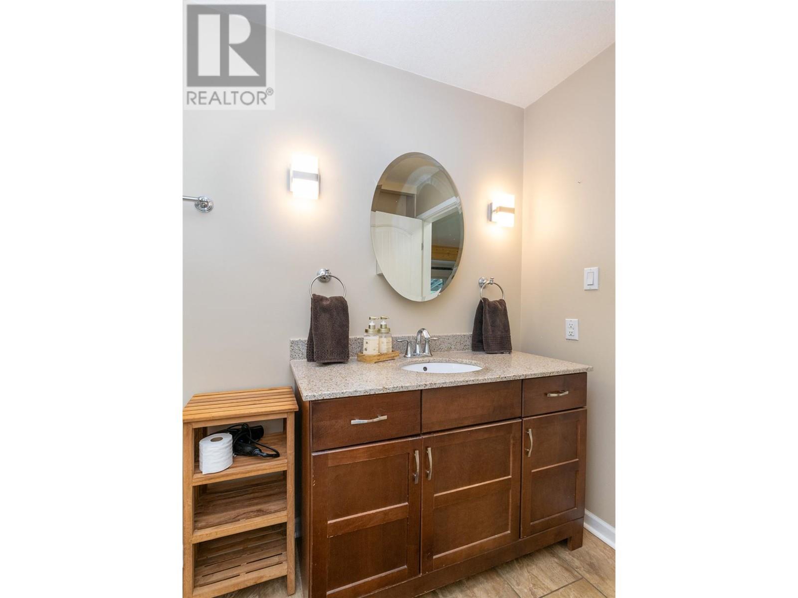 7796 Columbia Drive, Anglemont, British Columbia  V0E 1M8 - Photo 24 - 10339440