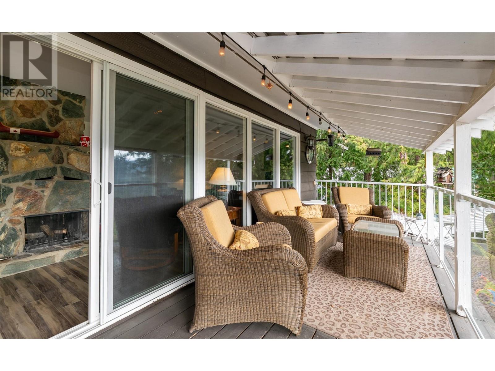 7796 Columbia Drive, Anglemont, British Columbia  V0E 1M8 - Photo 27 - 10339440
