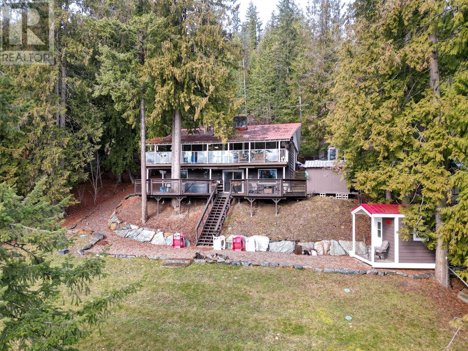7796 Columbia Drive, Anglemont, British Columbia  V0E 1M8 - Photo 2 - 10339440