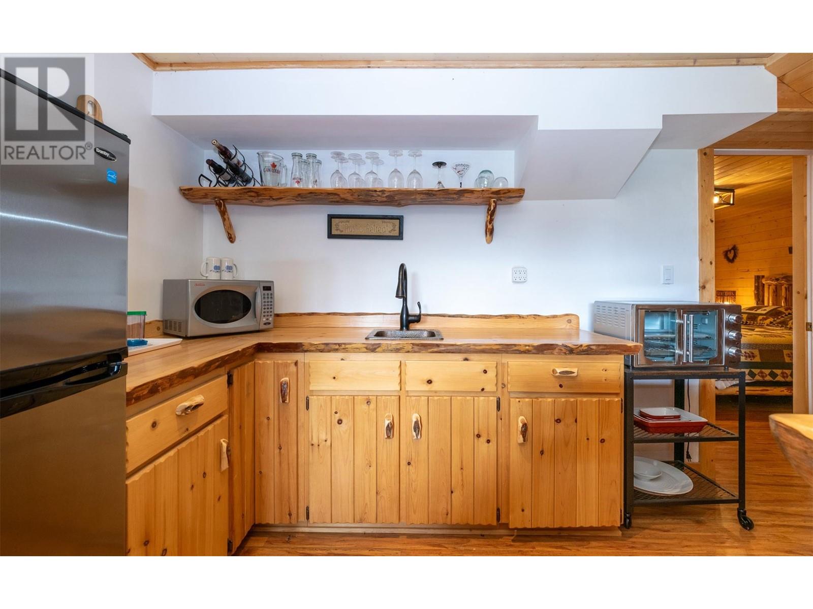 7796 Columbia Drive, Anglemont, British Columbia  V0E 1M8 - Photo 44 - 10339440