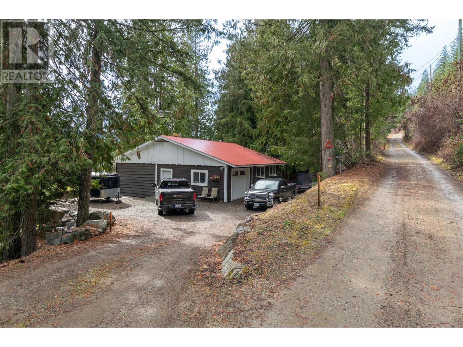 7796 Columbia Drive, Anglemont, British Columbia  V0E 1M8 - Photo 54 - 10339440