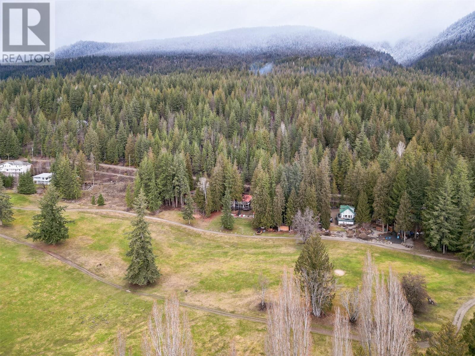 7796 Columbia Drive, Anglemont, British Columbia  V0E 1M8 - Photo 76 - 10339440