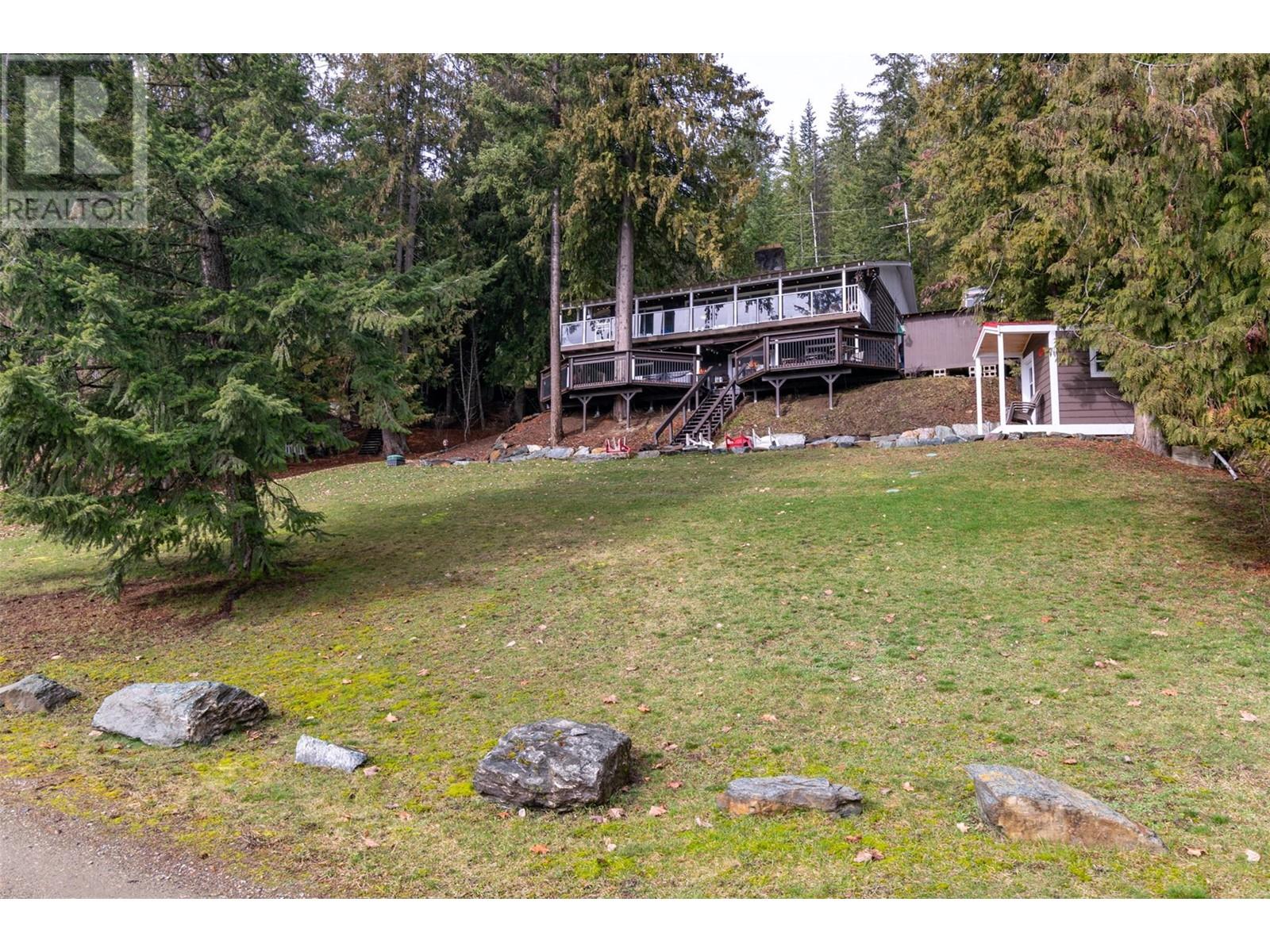 7796 Columbia Drive, Anglemont, British Columbia  V0E 1M8 - Photo 56 - 10339440