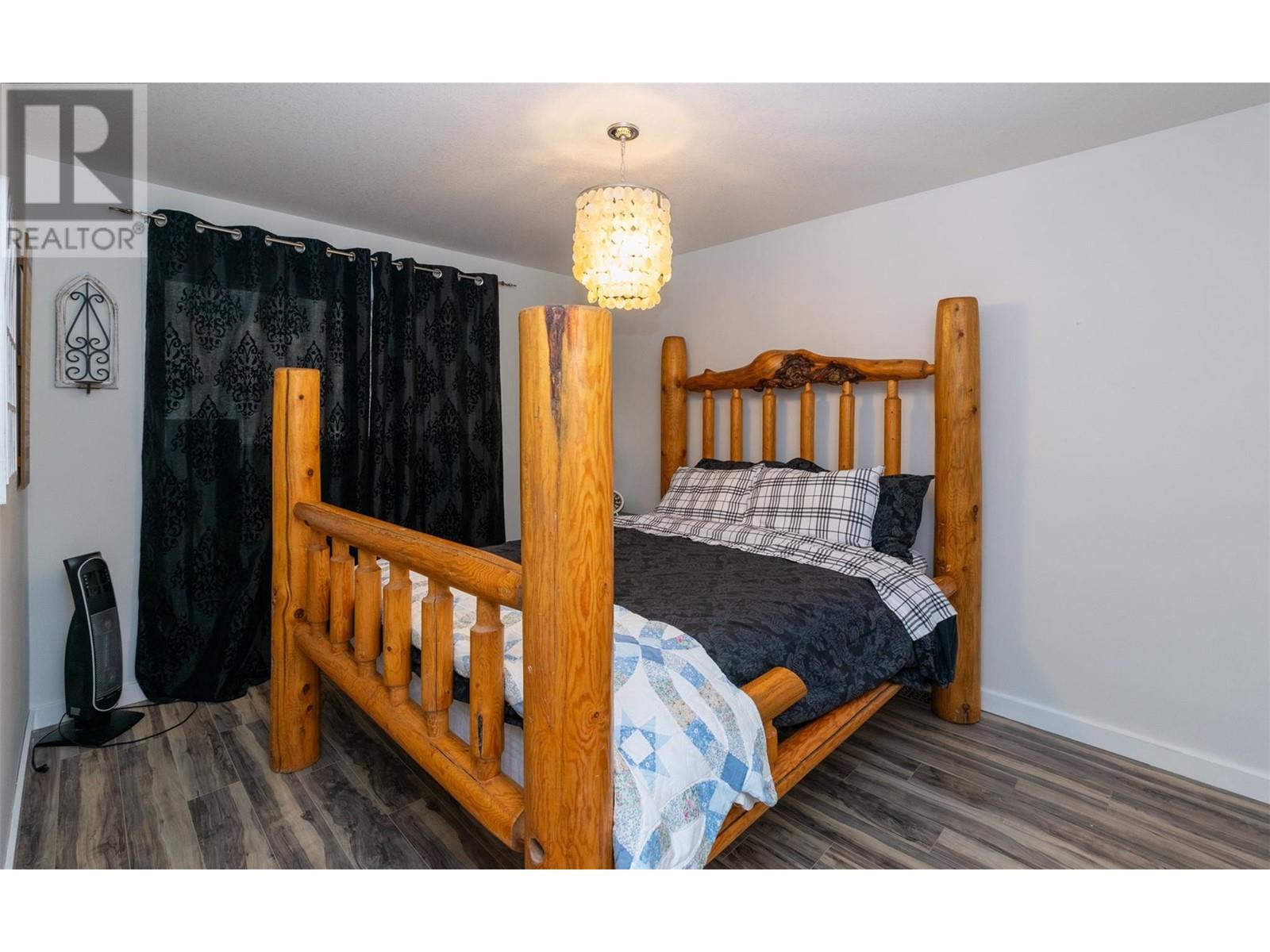 7796 Columbia Drive, Anglemont, British Columbia  V0E 1M8 - Photo 23 - 10339440