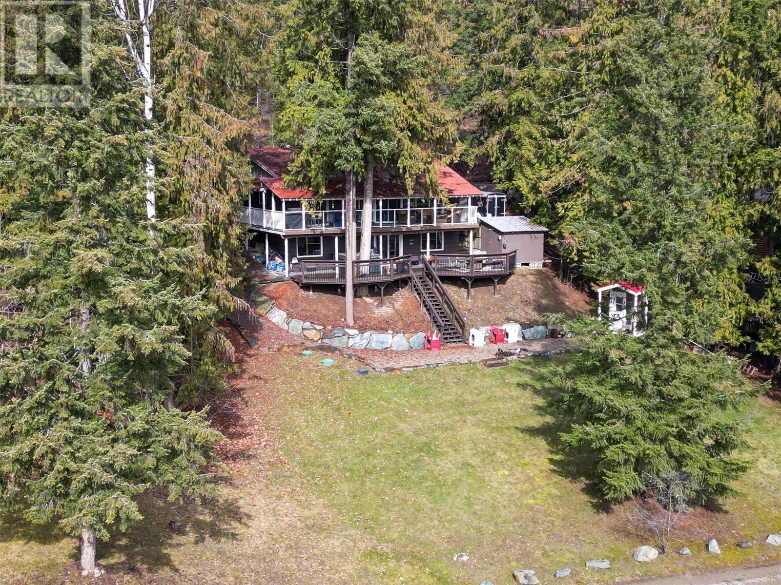 7796 Columbia Drive, Anglemont, British Columbia  V0E 1M8 - Photo 66 - 10339440