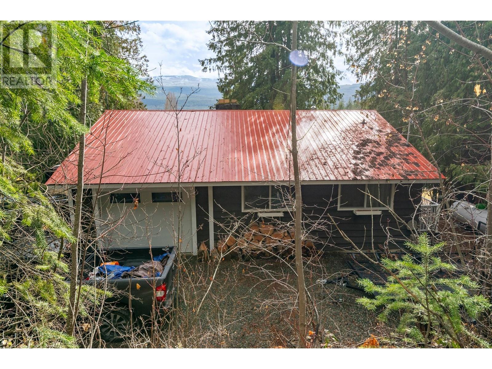 7796 Columbia Drive, Anglemont, British Columbia  V0E 1M8 - Photo 53 - 10339440