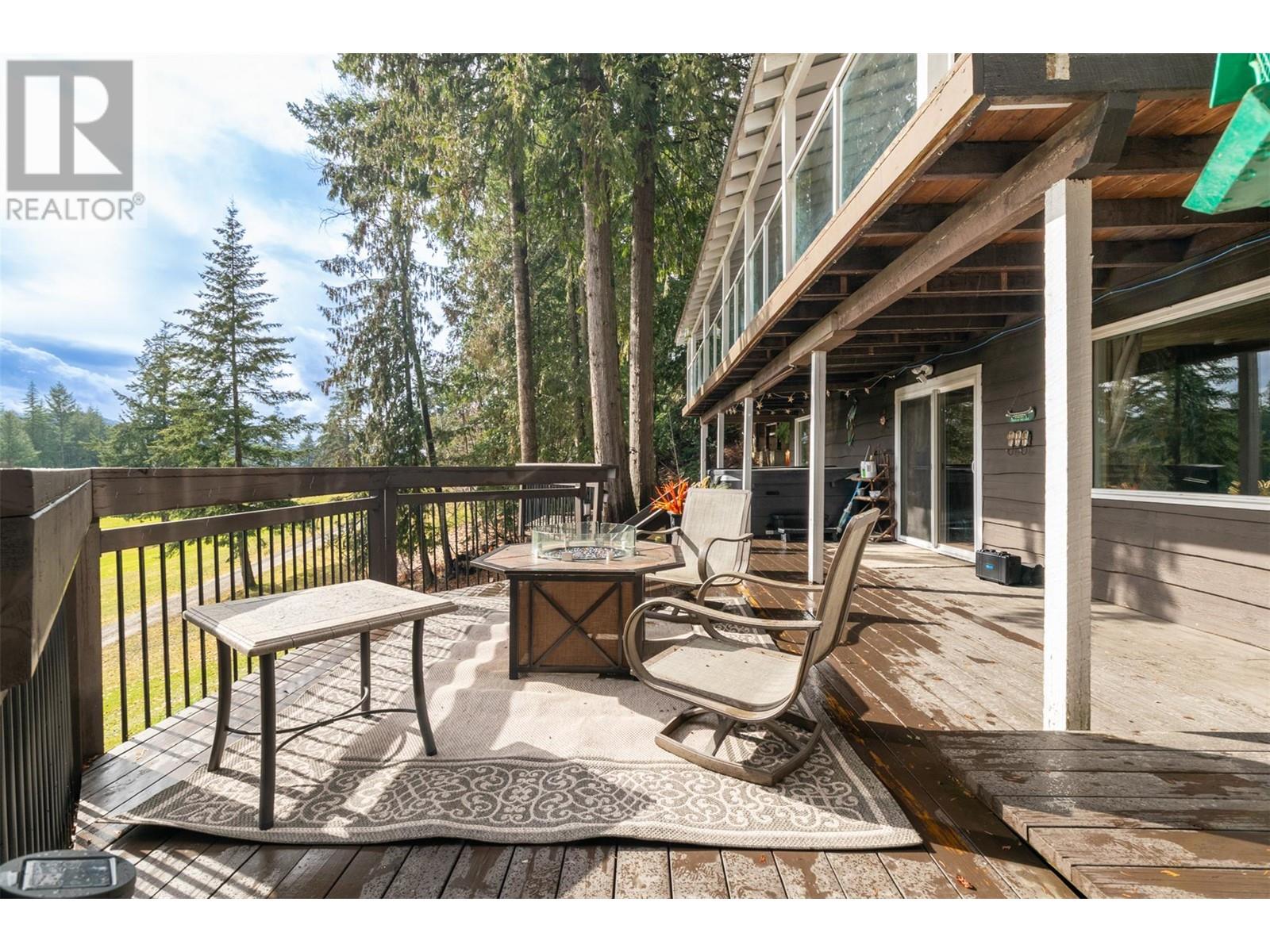 7796 Columbia Drive, Anglemont, British Columbia  V0E 1M8 - Photo 51 - 10339440