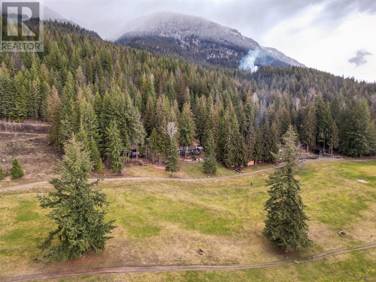 7796 Columbia Drive, Anglemont, British Columbia  V0E 1M8 - Photo 78 - 10339440