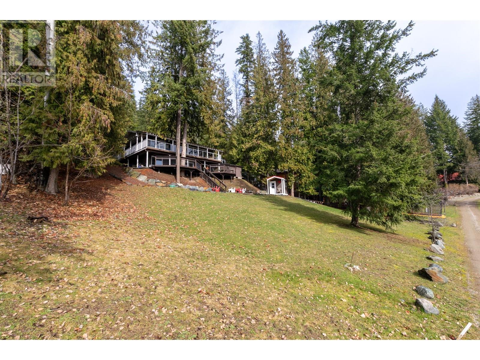7796 Columbia Drive, Anglemont, British Columbia  V0E 1M8 - Photo 60 - 10339440