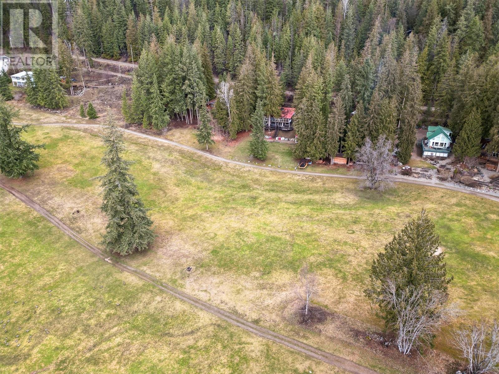 7796 Columbia Drive, Anglemont, British Columbia  V0E 1M8 - Photo 75 - 10339440